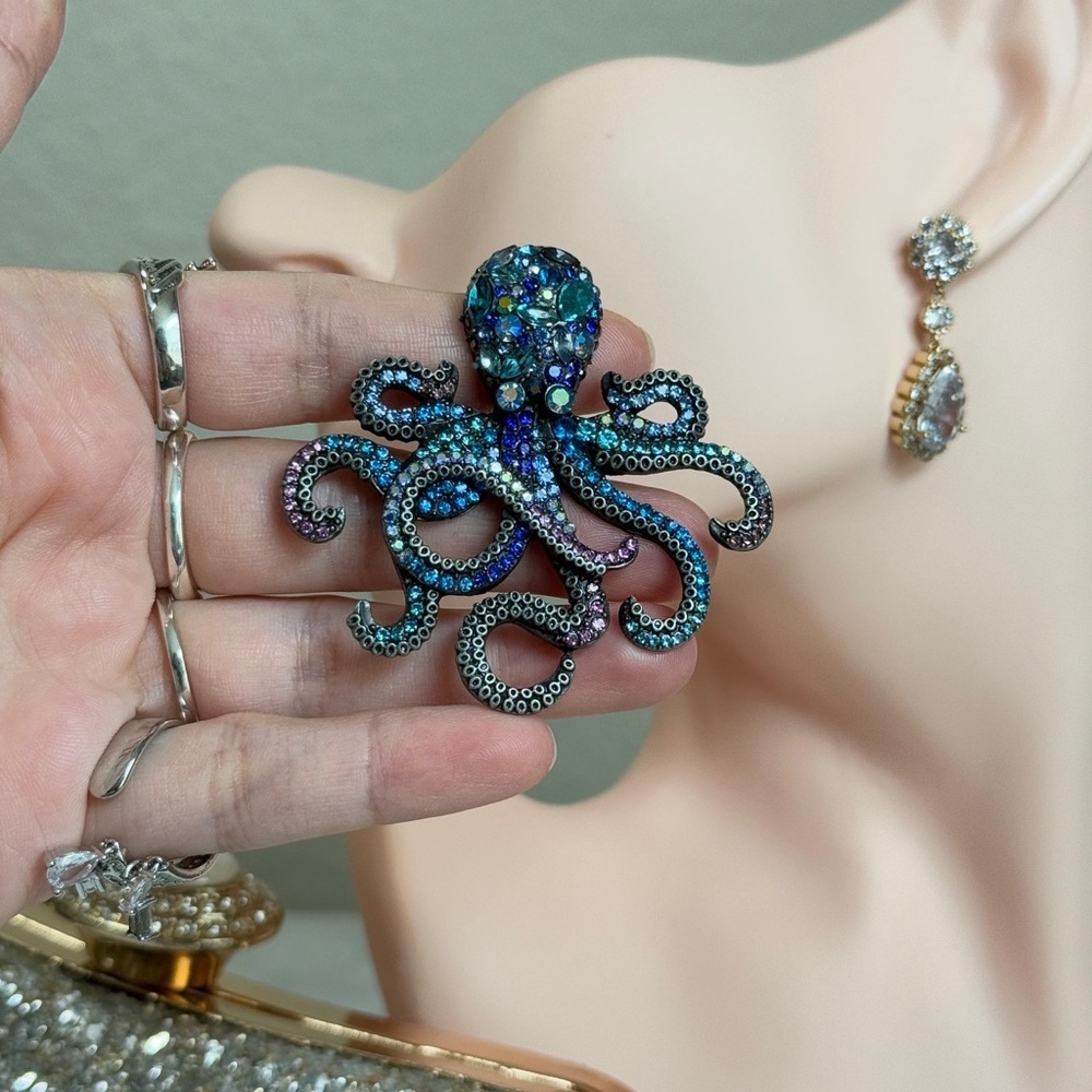 Blue and Purple Octopus Brooch. - Picture 3 of 5